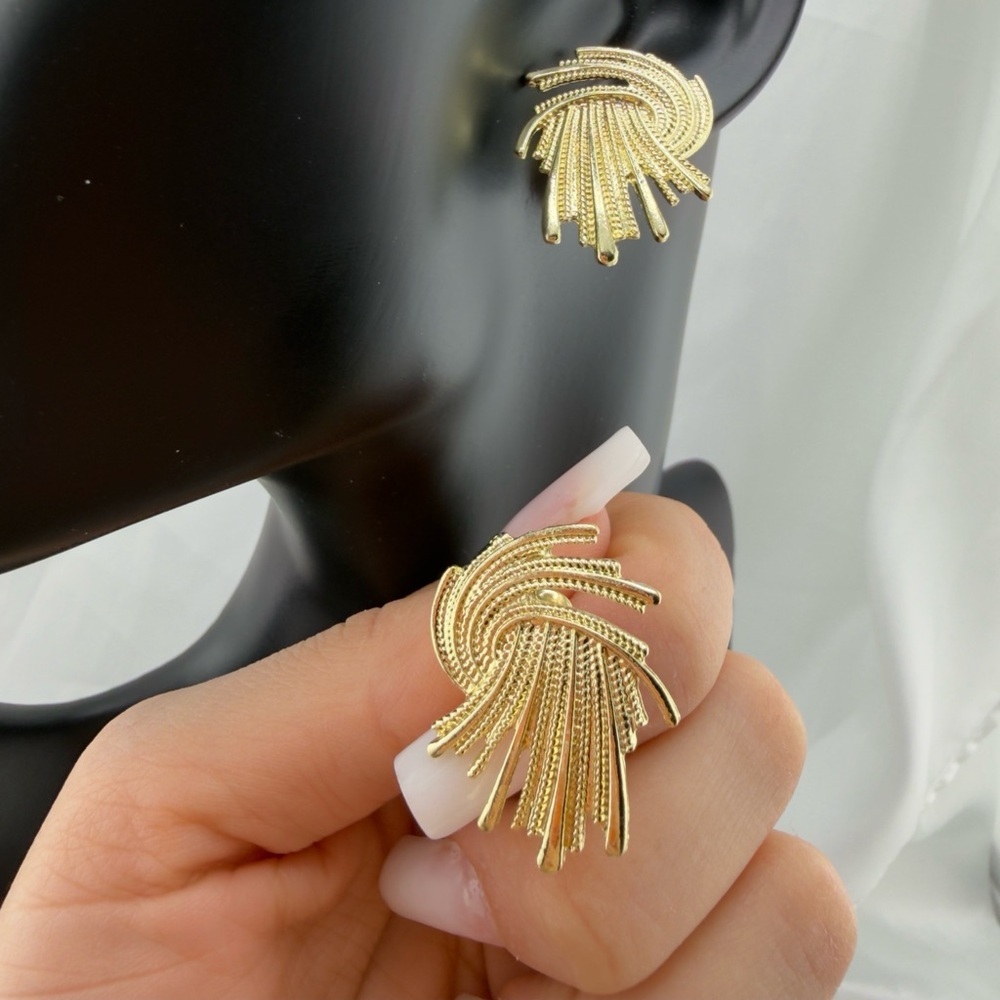 Elegant Gold-Tone Women's Earrings